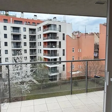 22 Dandár Park * Budapest